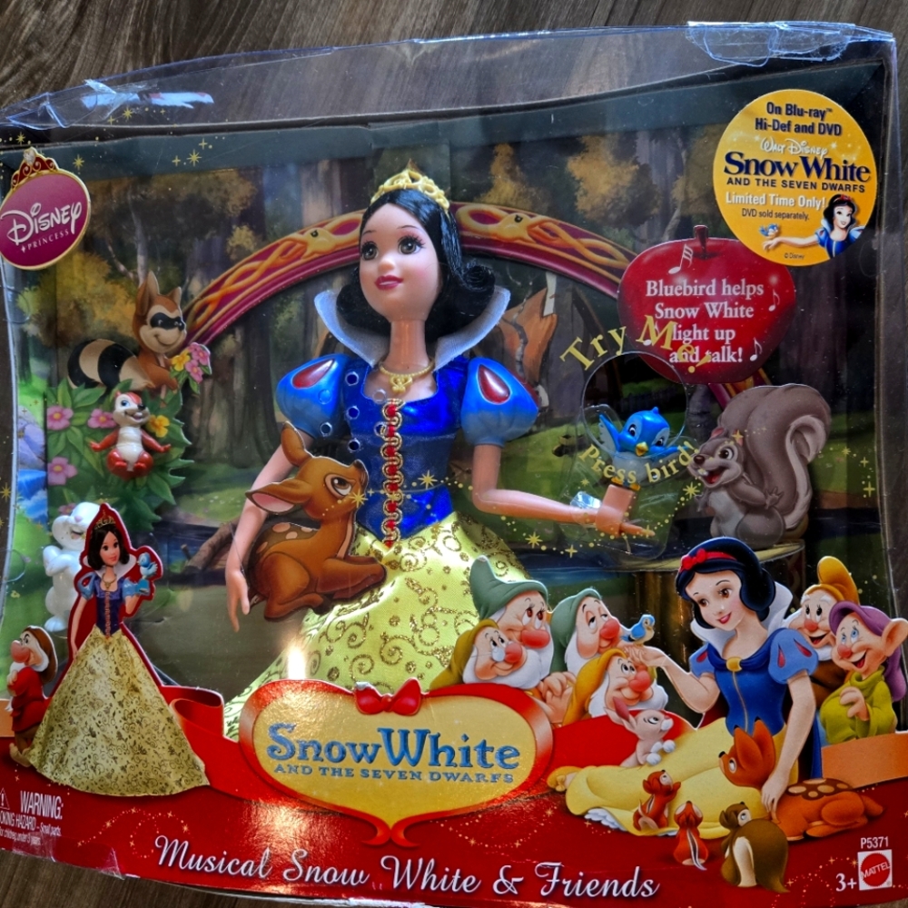 Mattel 2009 Disney Princess Musical Snow White & Friends Playset Light Up Doll